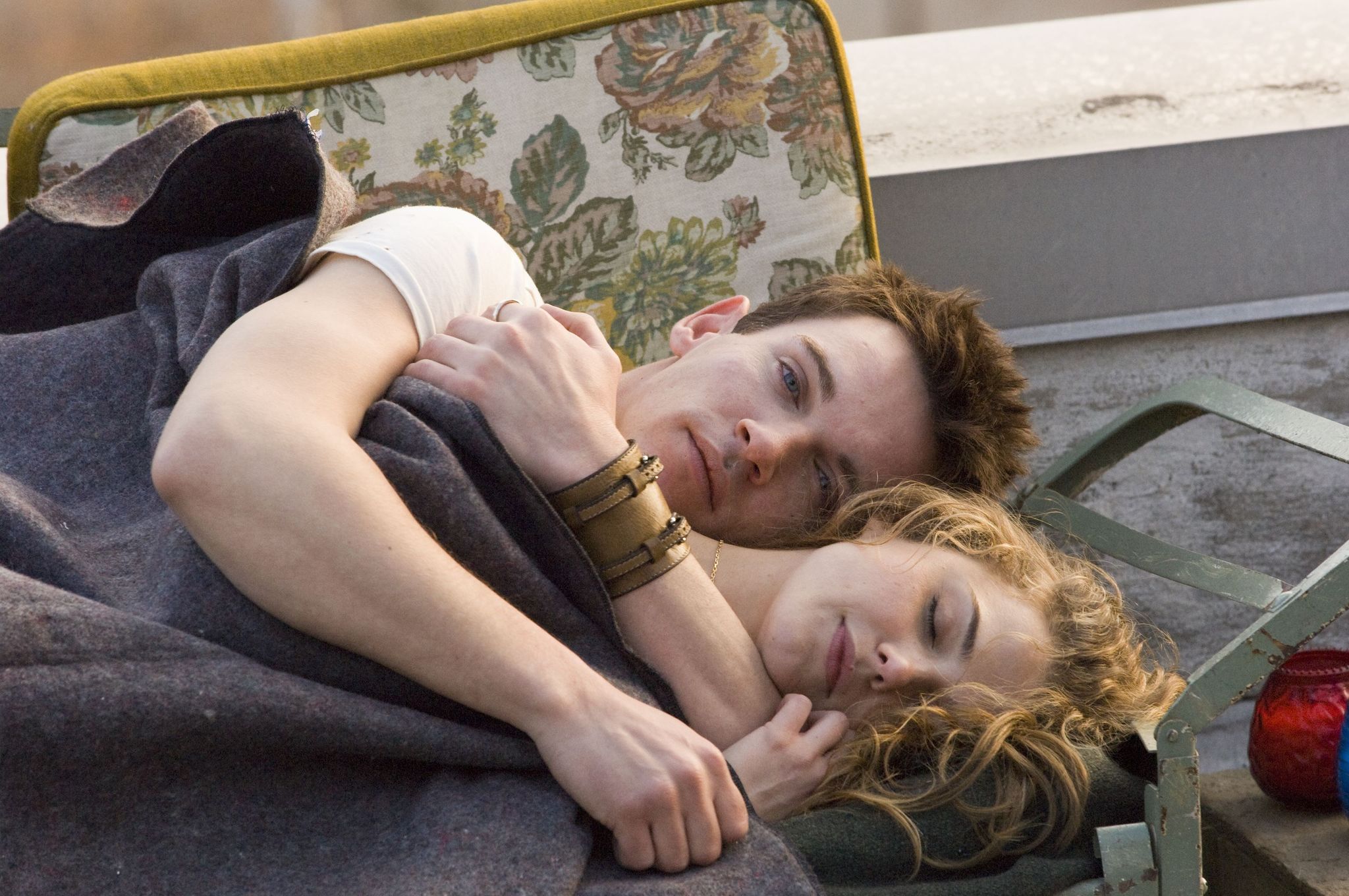 Still of Jonathan Rhys Meyers and Keri Russell in August Rush (2007)