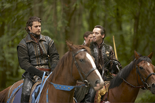 Still of Jonathan Rhys Meyers and Henry Cavill in The Tudors (2007)