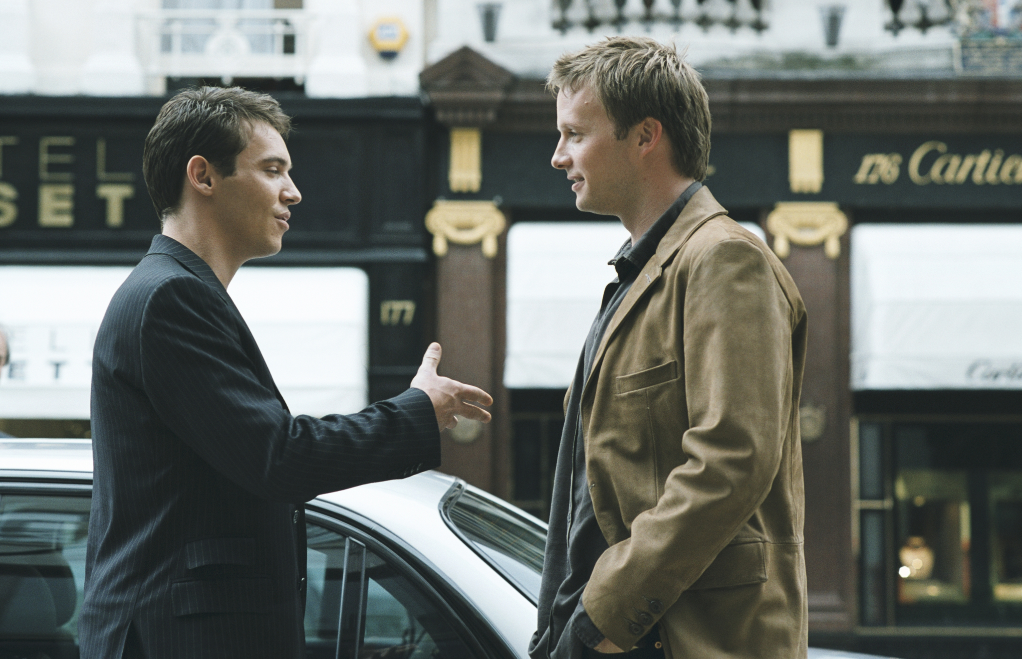 Still of Jonathan Rhys Meyers and Rupert Penry-Jones in Match Point (2005)