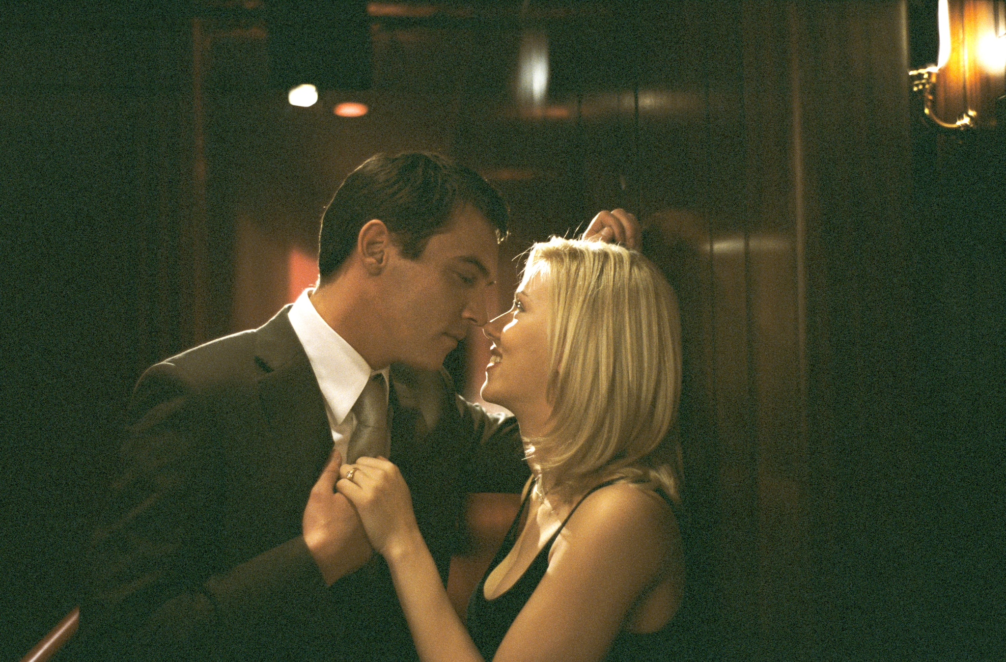 Still of Jonathan Rhys Meyers and Scarlett Johansson in Match Point (2005)