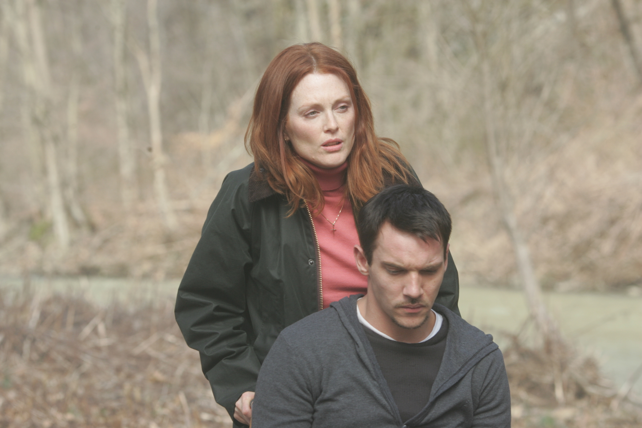 Still of Julianne Moore and Jonathan Rhys Meyers in 6 Souls (2010)