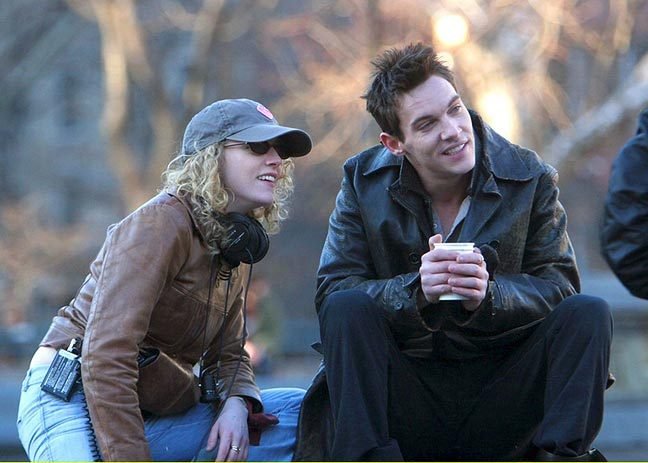 Jonathan Rhys Meyers and Kirsten Sheridan in August Rush (2007)