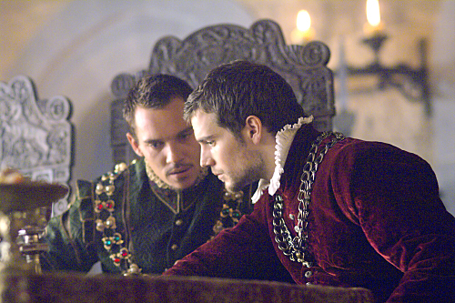 Still of Jonathan Rhys Meyers and Henry Cavill in The Tudors (2007)