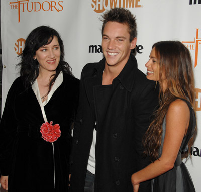 Gabrielle Anwar, Jonathan Rhys Meyers and Maria Doyle Kennedy at event of The Tudors (2007)