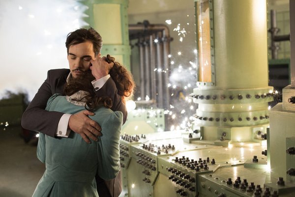 Still of Jonathan Rhys Meyers and Jessica De Gouw in Dracula (2013)