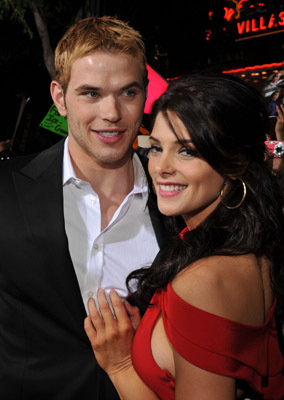 Kellan Lutz and Ashley Greene at event of Jaunatis (2009)