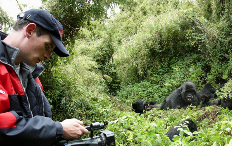 Noel Donnellon filming Mountain Gorillas,Virunga Volcanoes, Rwanda / Democratic Republic of Congo 2003