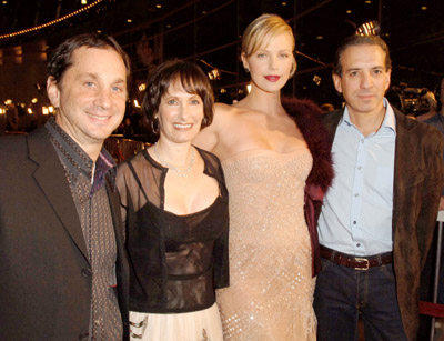 Charlize Theron, Gale Anne Hurd, David Gale and Van Toffler at event of Æon Flux (2005)