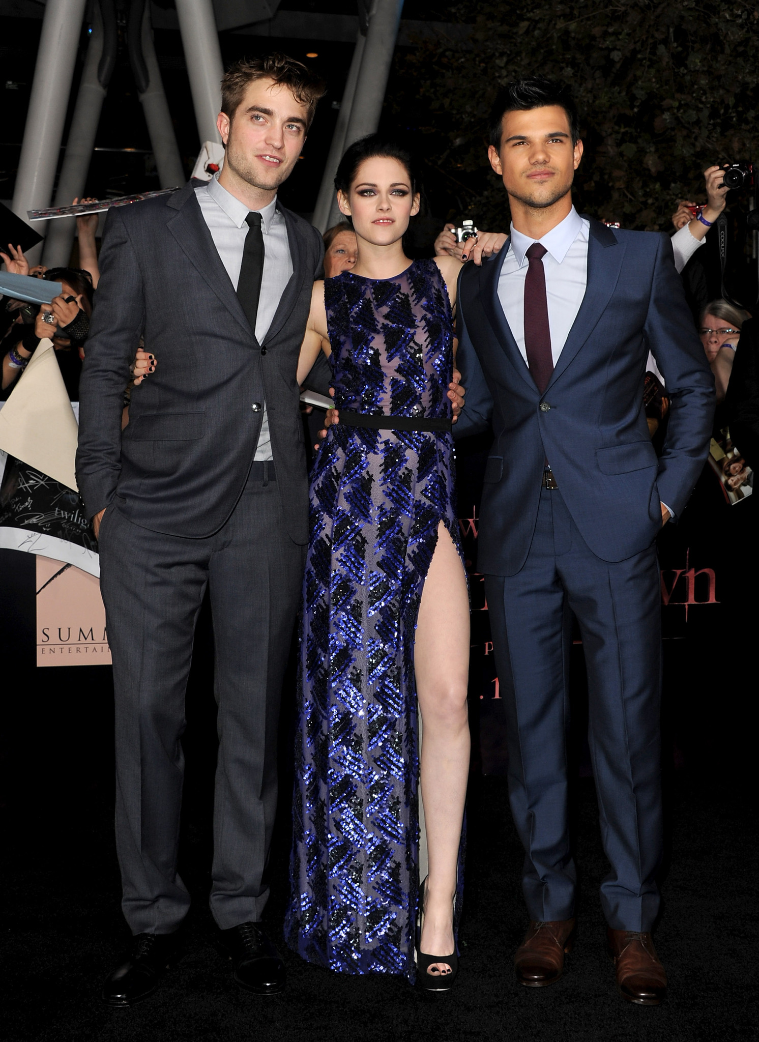 Kristen Stewart, Taylor Lautner and Robert Pattinson at event of Brekstanti ausra. 1 dalis (2011)