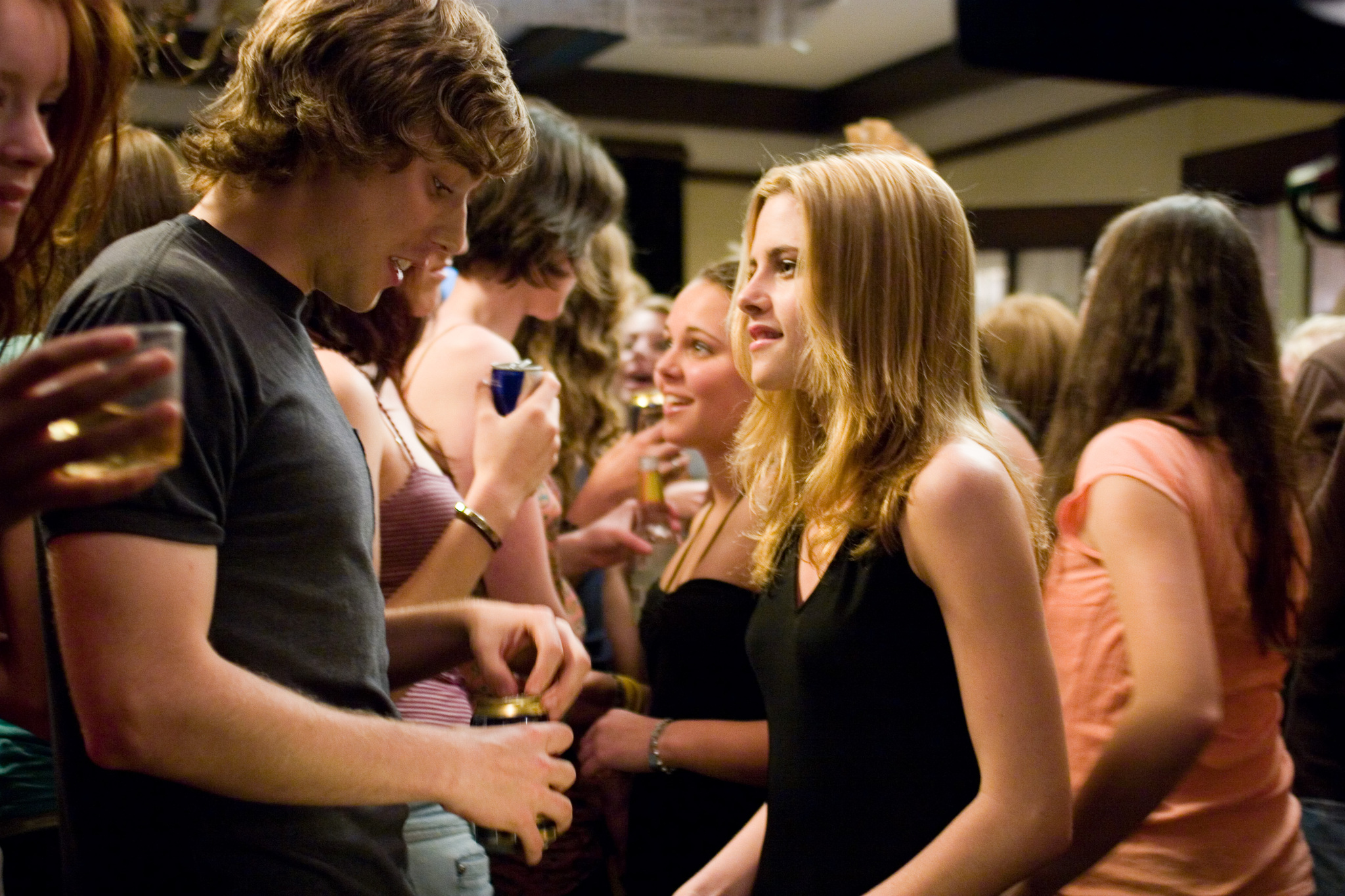 Still of Kristen Stewart and Dustin Milligan in In the Land of Women (2007)