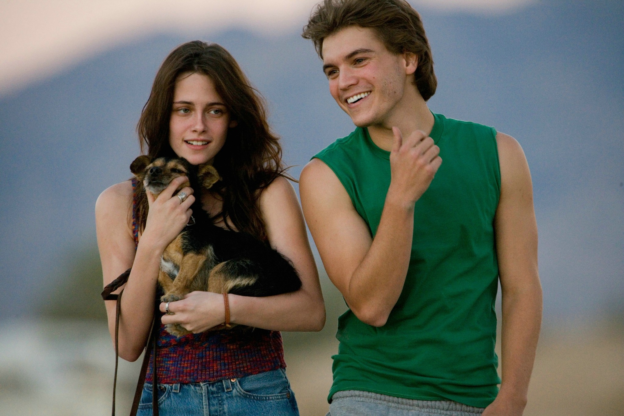 Still of Emile Hirsch and Kristen Stewart in Into the Wild (2007)