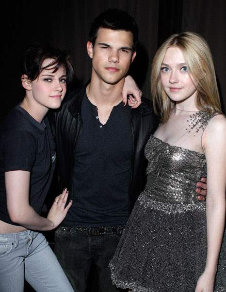 Dakota Fanning, Kristen Stewart and Taylor Lautner at event of The Runaways (2010)