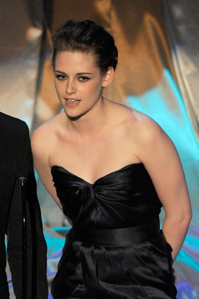 Kristen Stewart at event of The 82nd Annual Academy Awards (2010)