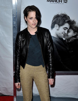 Kristen Stewart at event of Prisimink mane (2010)