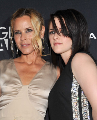 Maria Bello and Kristen Stewart at event of The Yellow Handkerchief (2008)