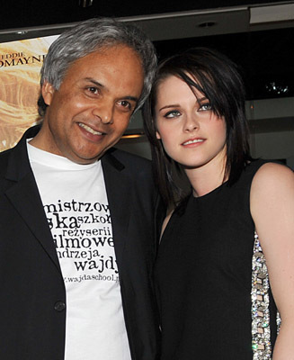 Udayan Prasad and Kristen Stewart at event of The Yellow Handkerchief (2008)