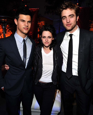 Kristen Stewart, Taylor Lautner and Robert Pattinson at event of Jaunatis (2009)