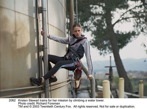 Still of Kristen Stewart in Catch That Kid (2004)