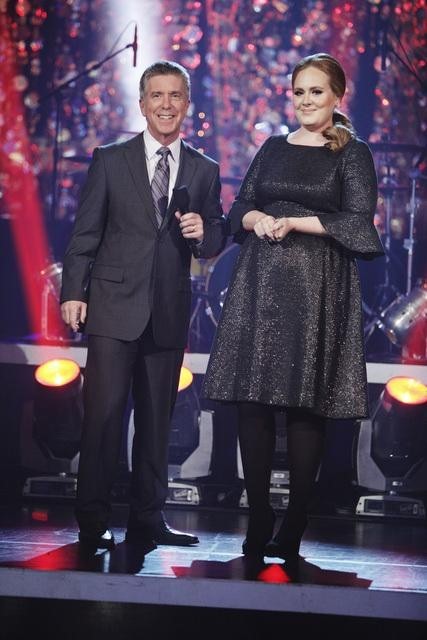 Still of Tom Bergeron and Adele in Dancing with the Stars (2005)