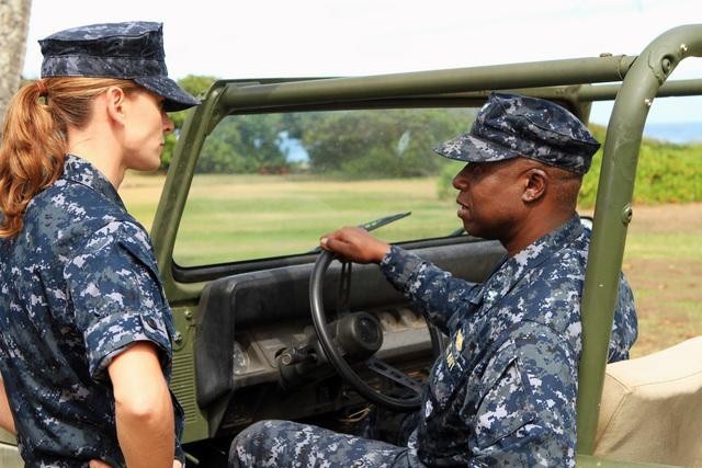 Still of Andre Braugher and Daisy Betts in Last Resort (2012)