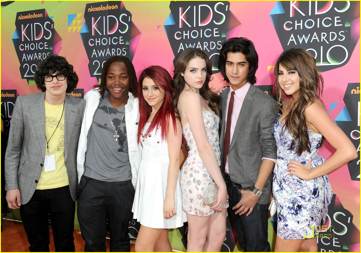 Matt Bennett,Leon Thomas, Ariana Grande,Liz Gilles,Avan Jogia and Daniella Monet 