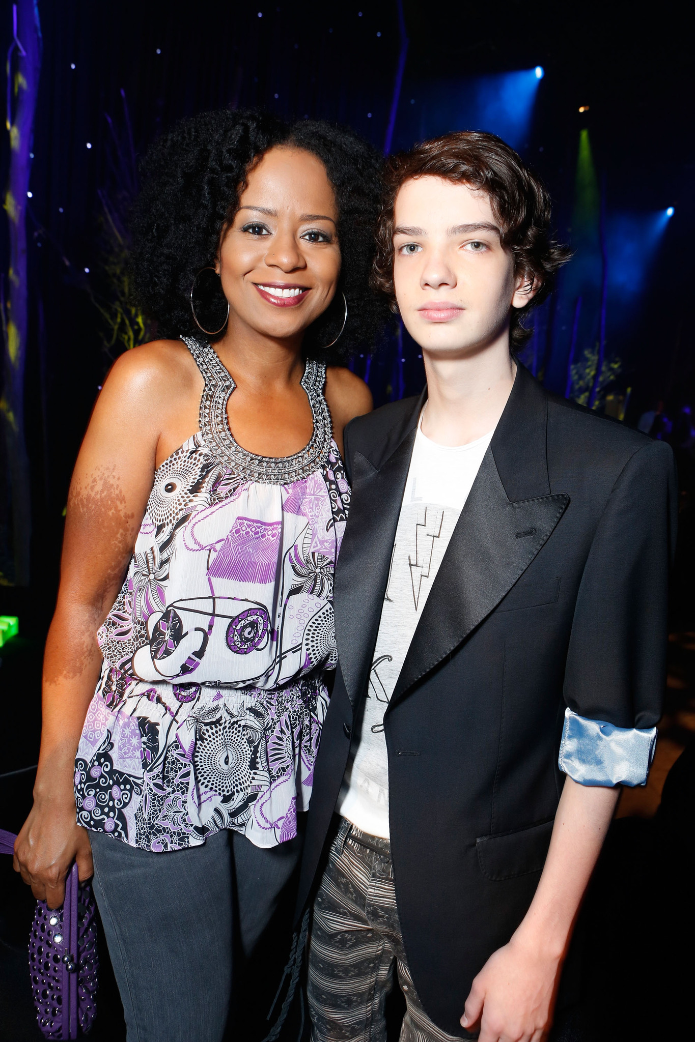 Tempestt Bledsoe and Kodi Smit-McPhee at event of Paranormanas (2012)