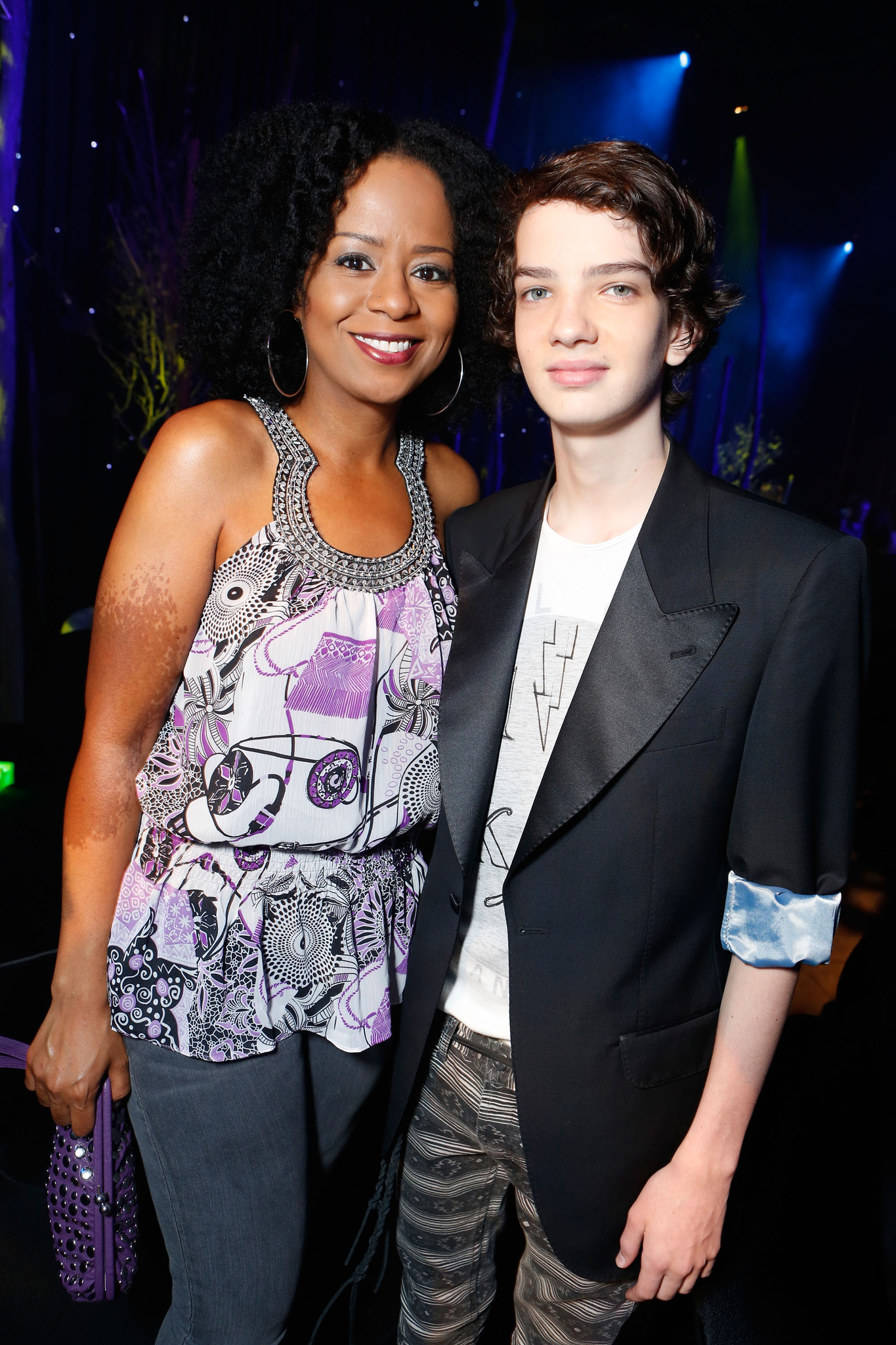 Tempestt Bledsoe and Kodi Smit-McPhee at event of Paranormanas (2012)