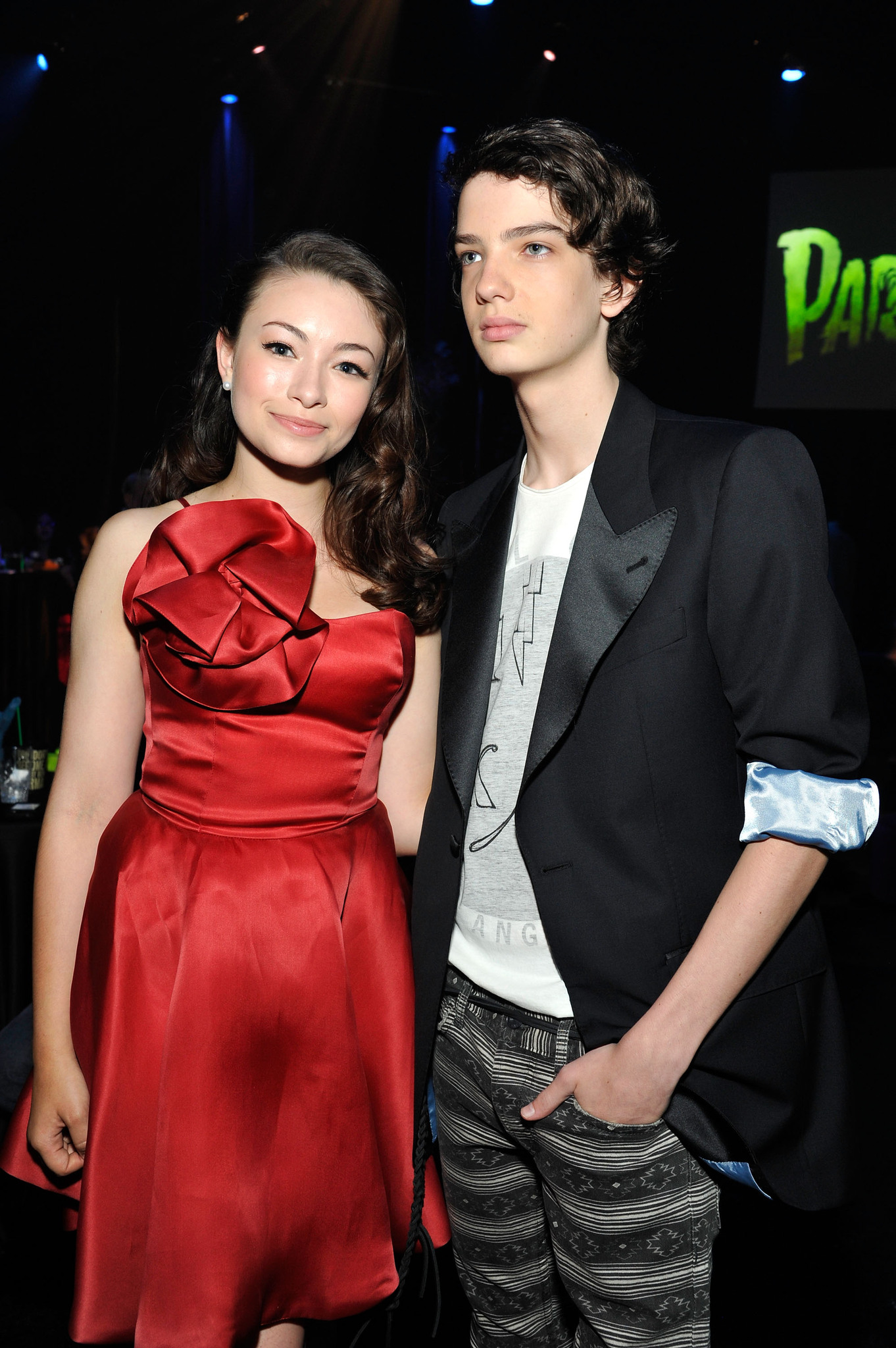 Jodelle Ferland and Kodi Smit-McPhee at event of Paranormanas (2012)