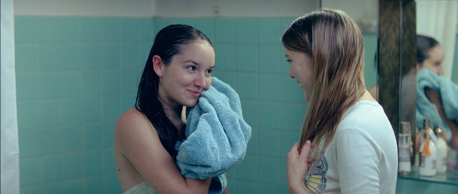 Still of Anaïs Demoustier and Léa Seydoux in Belle épine (2010)