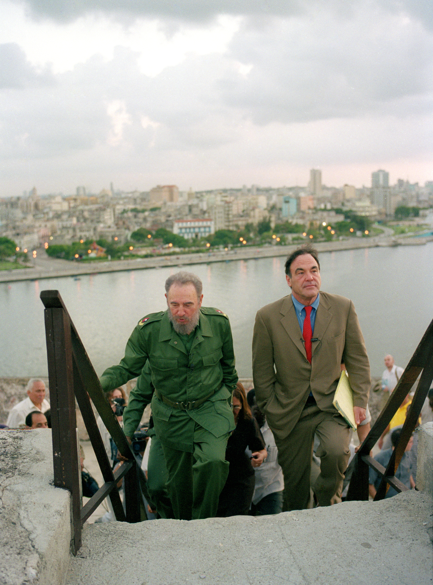 Still of Oliver Stone and Fidel Castro in Looking for Fidel (2006)