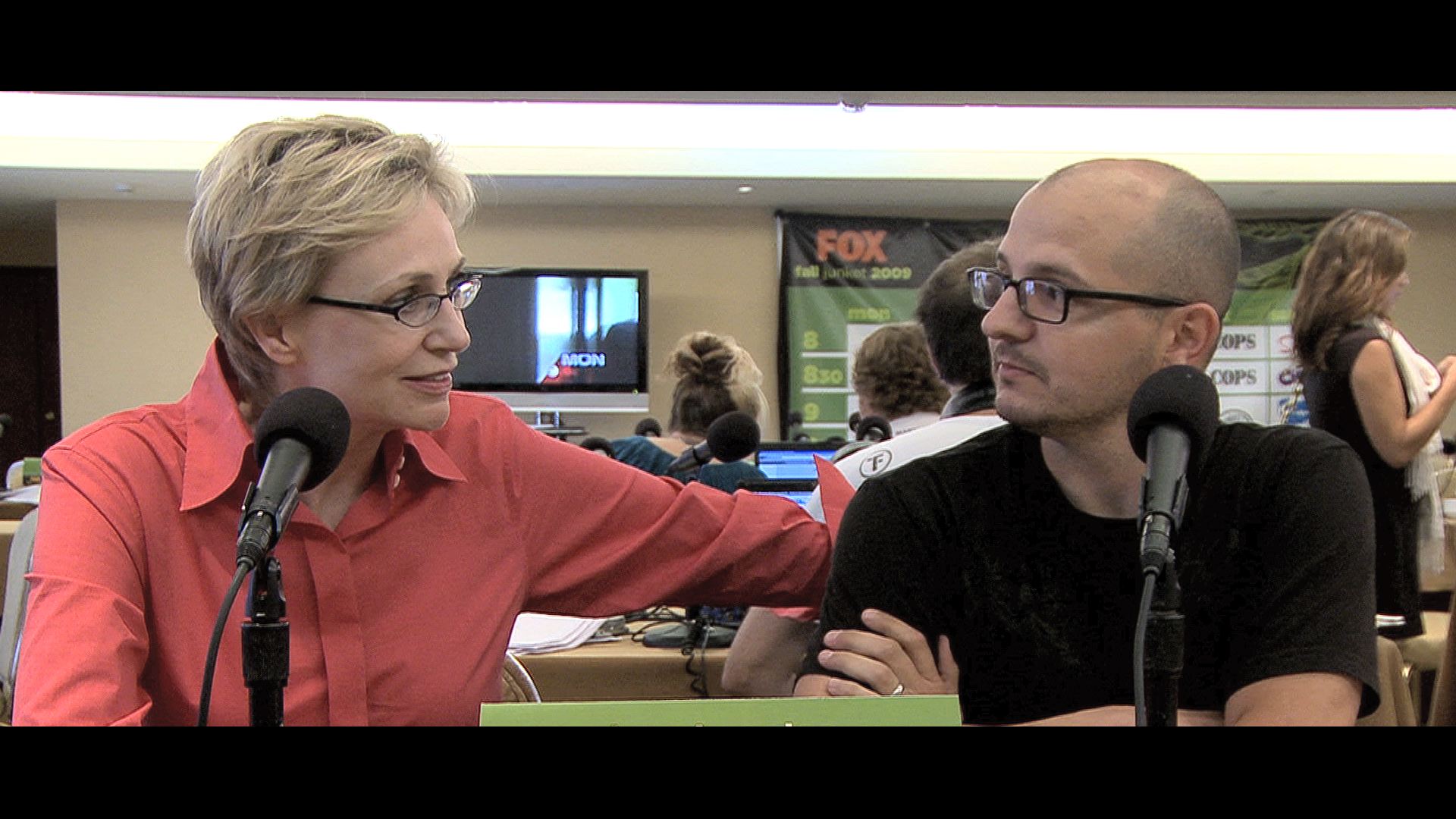 Jane Lynch and Dave Gaw discussing Glee.