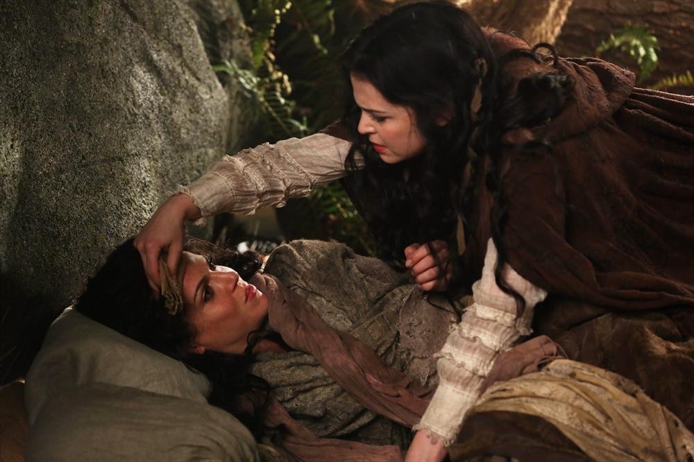 Still of Ginnifer Goodwin and Lana Parrilla in Once Upon a Time (2011)