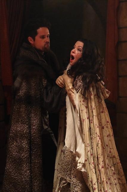 Still of Ginnifer Goodwin and Benjamin Hollingsworth in Once Upon a Time (2011)