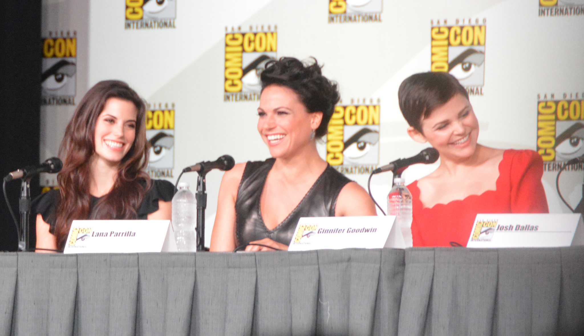 Ginnifer Goodwin, Meghan Ory and Lana Parrilla at event of Once Upon a Time (2011)