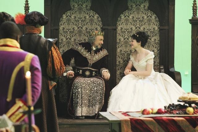 Still of Ginnifer Goodwin and Richard Schiff in Once Upon a Time (2011)