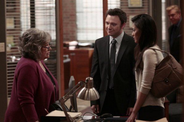 Still of Kathy Bates, Nate Corddry and Irene Keng in Harry's Law