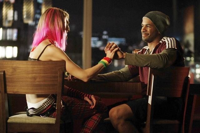 Still of Damon Wayans Jr. and Eliza Coupe in Happy Endings (2011)