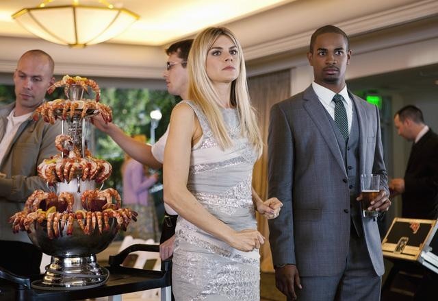 Still of Damon Wayans Jr. and Eliza Coupe in Happy Endings (2011)