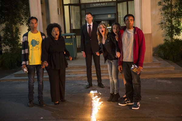 Still of Joel McHale, Yvette Nicole Brown, Alison Brie, Gillian Jacobs, Danny Pudi and Donald Glover in Community (2009)