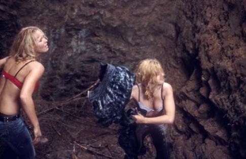 Still of Judit Viktor and Juli Drajkó in Severance (2006)