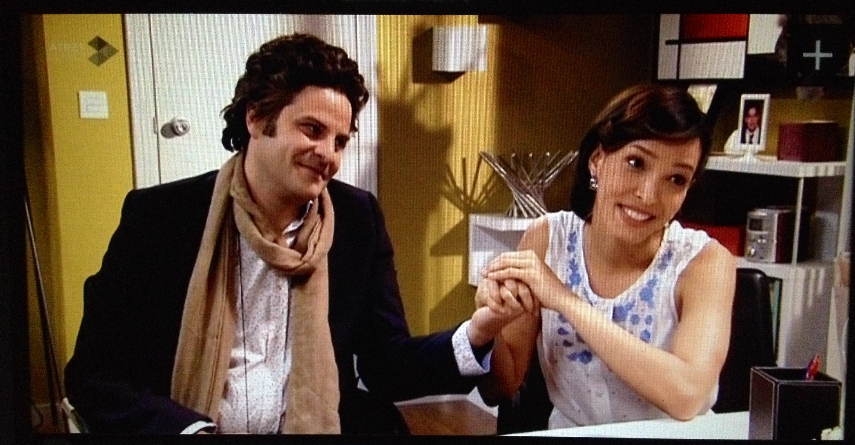 Still of Arlette Torres and Raul Cimas in Museo Coconut (TV Series).
