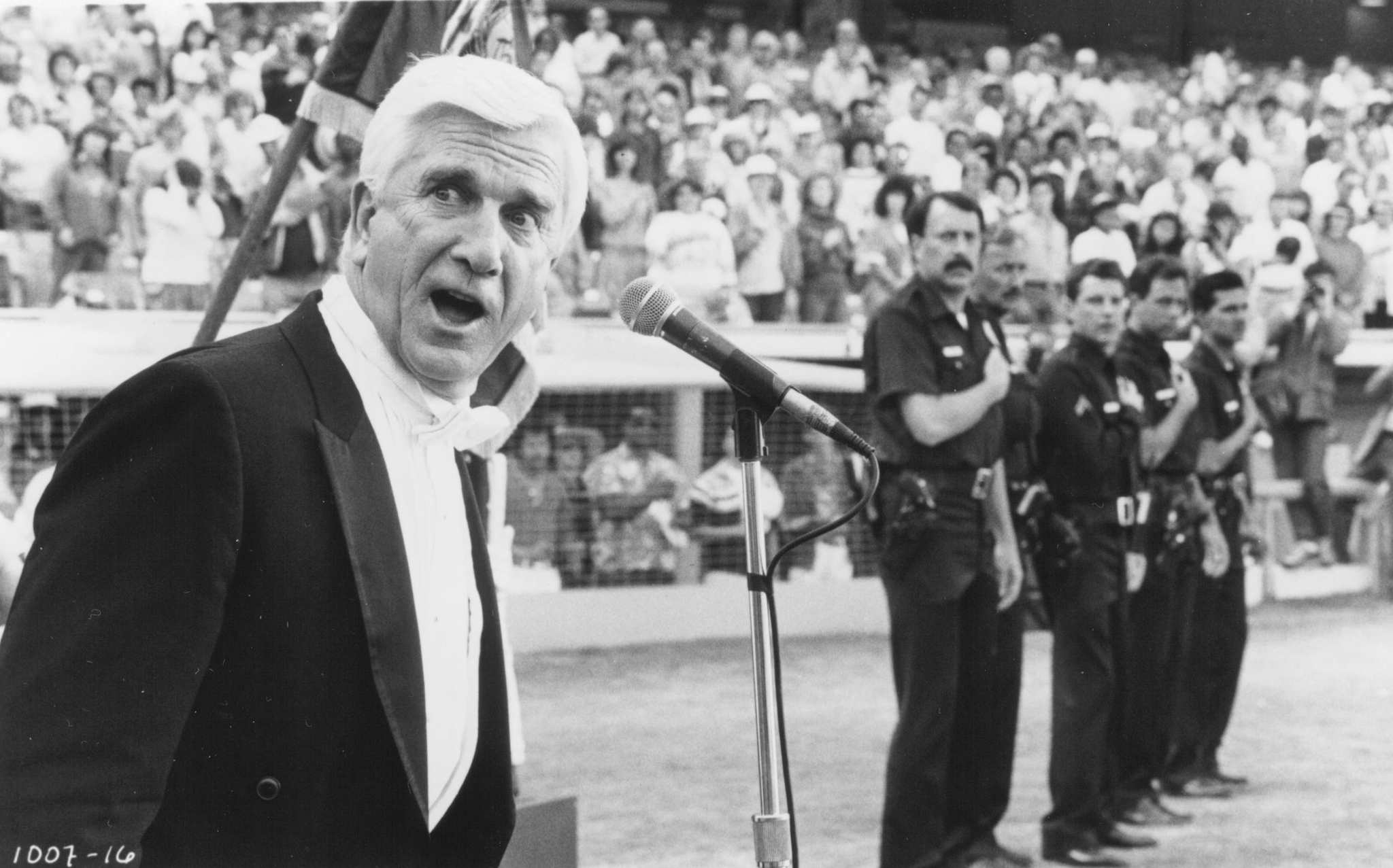 Still of Leslie Nielsen in The Naked Gun: From the Files of Police Squad! (1988)