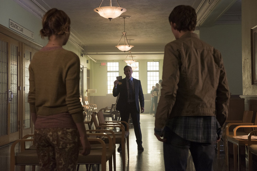 Still of Dean Armstrong, Gatlin Green and Robbie Kay in Heroes Reborn (2015)