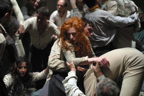 Still of Charlotte Gainsbourg, Francesco Casisa and Federica De Cola in Nuovomondo (2006)