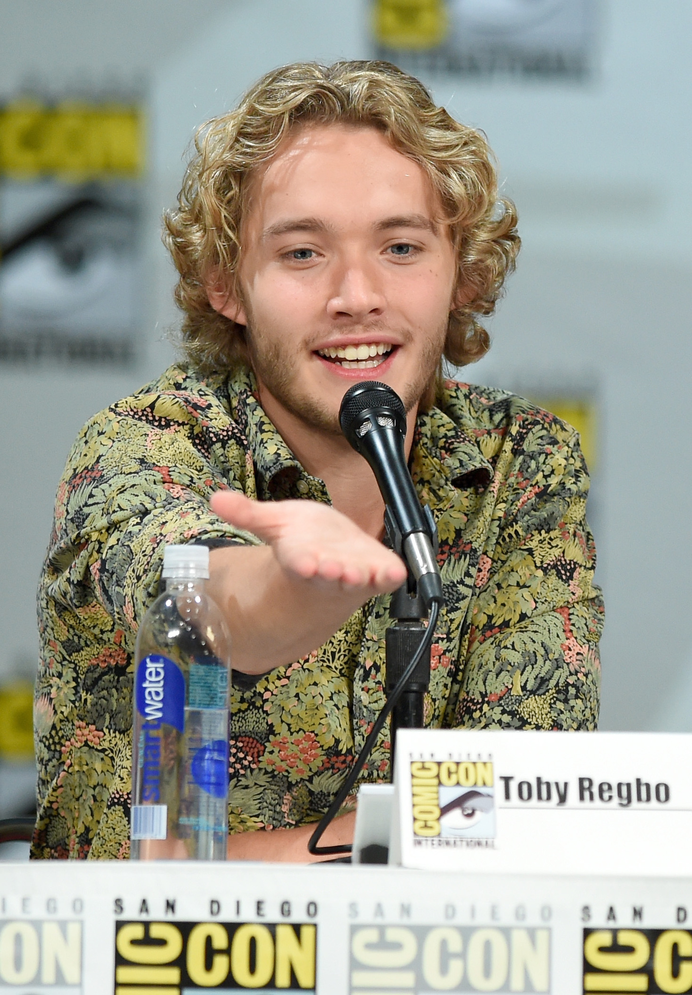 Toby Regbo at event of Reign (2013)