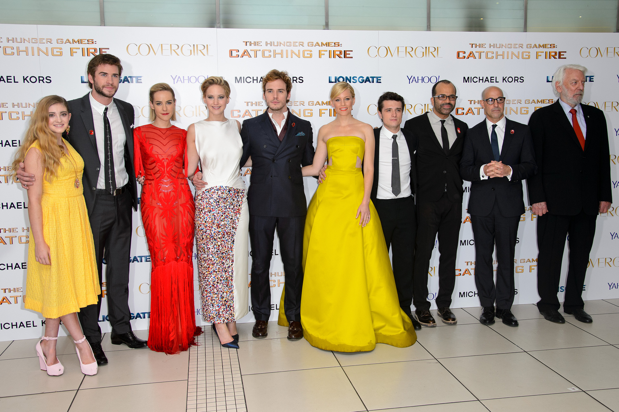 Donald Sutherland, Stanley Tucci, Elizabeth Banks, Jena Malone, Jeffrey Wright, Josh Hutcherson, Jennifer Lawrence, Liam Hemsworth, Willow Shields and Sam Claflin at event of Bado zaidynes. Ugnies medziokle (2013)