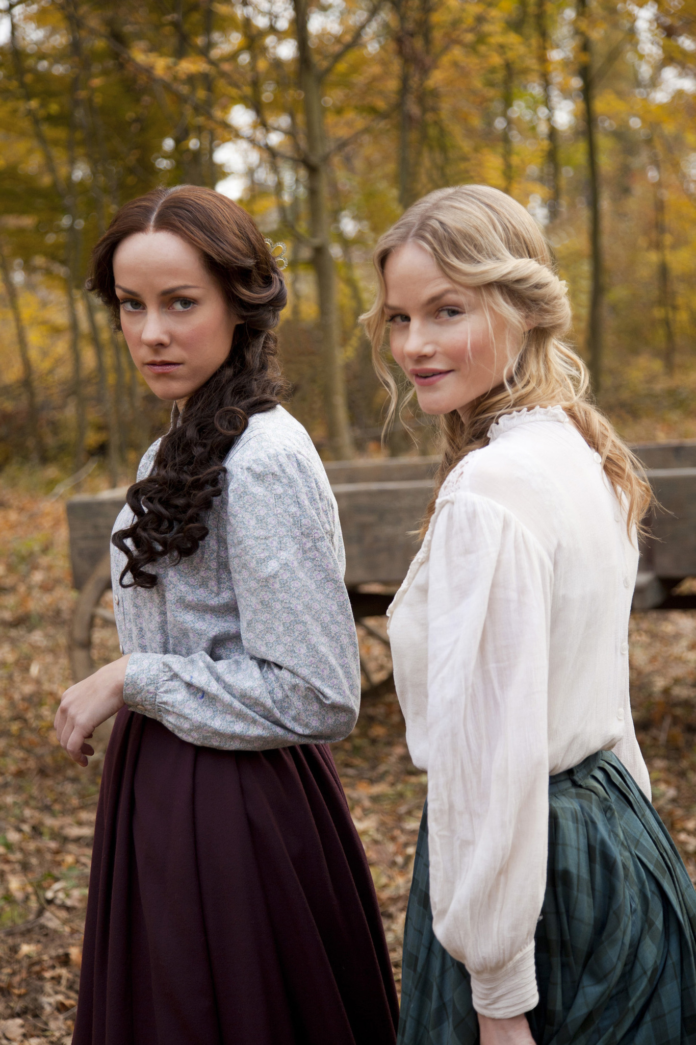 Still of Jena Malone and Lindsay Pulsipher in Hatfields & McCoys (2012)