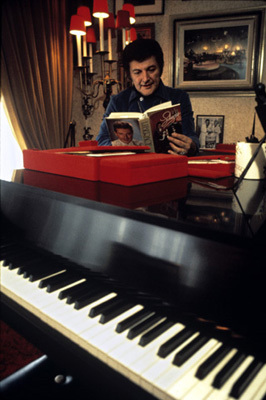 Lee Liberace at his Los Angeles home