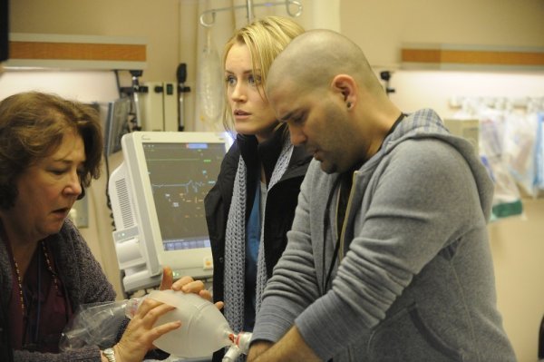 Still of Guillermo Díaz and Taylor Schilling in Mercy (2009)