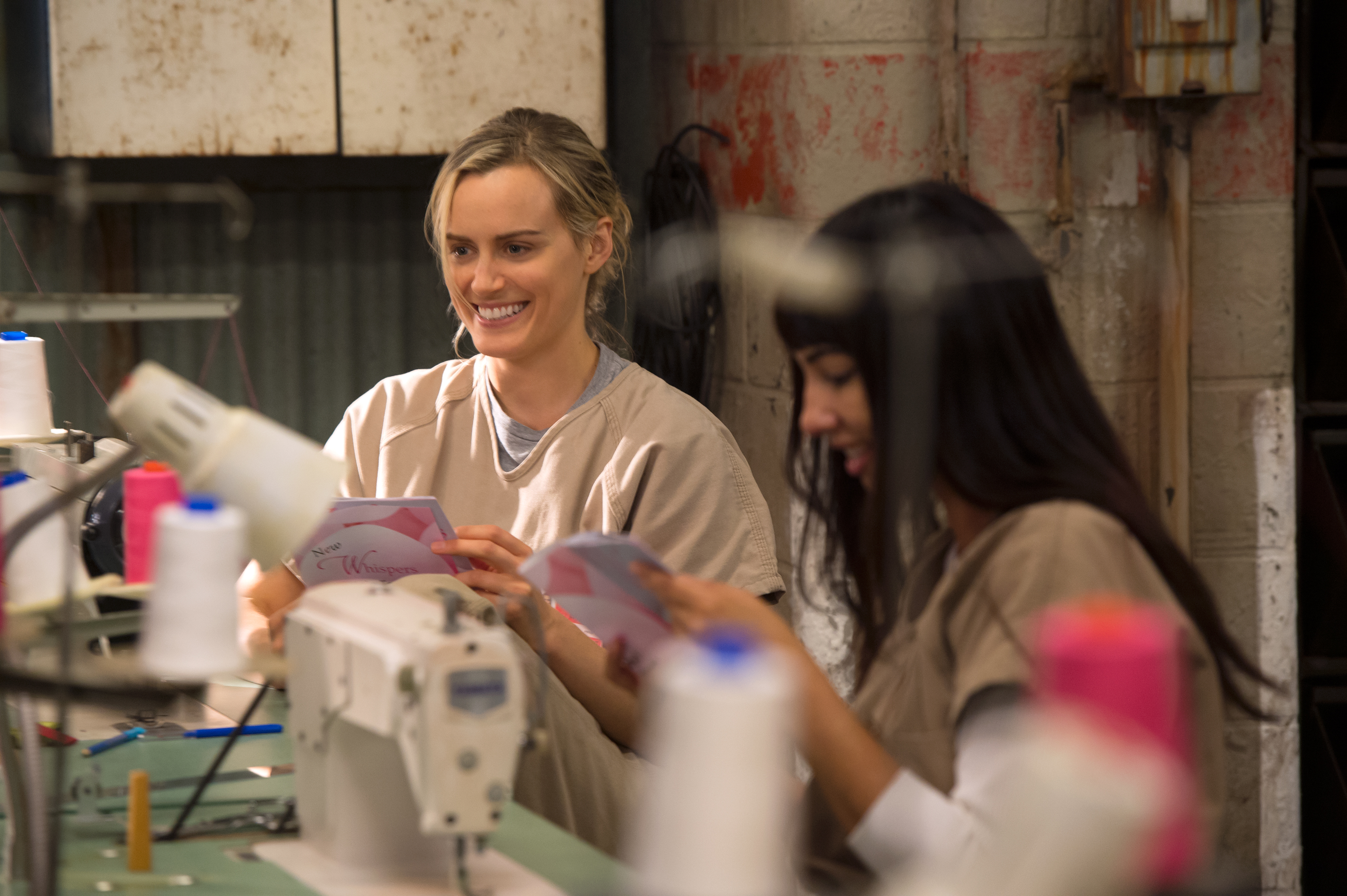 Still of Taylor Schilling and Jackie Cruz in Orange Is the New Black (2013)
